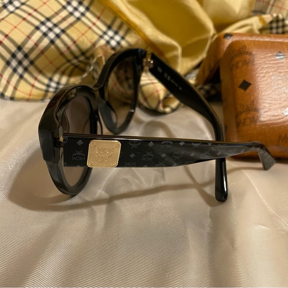 MCM NEW AUTHENTIC Sunglasses Made in Italy. Original Hard Case No Box - Picture 5 of 15